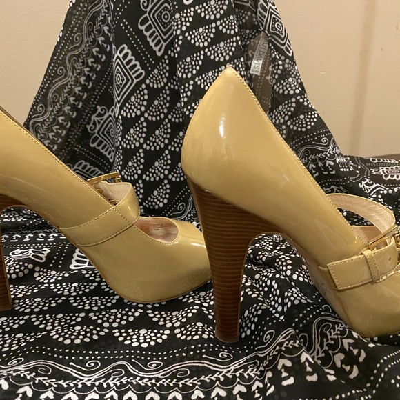 Michael Kors heels - Picture 1 of 4